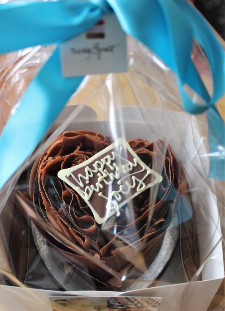 Pleated chocolate heart cake in box
